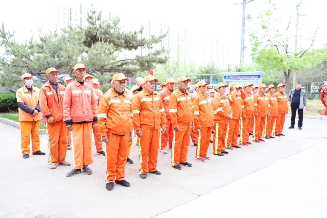 愛(ài)心傳遞 溫情捐贈(zèng)—長(zhǎng)田實(shí)業(yè)向環(huán)衛(wèi)工人捐贈(zèng)環(huán)衛(wèi)服裝1200余套