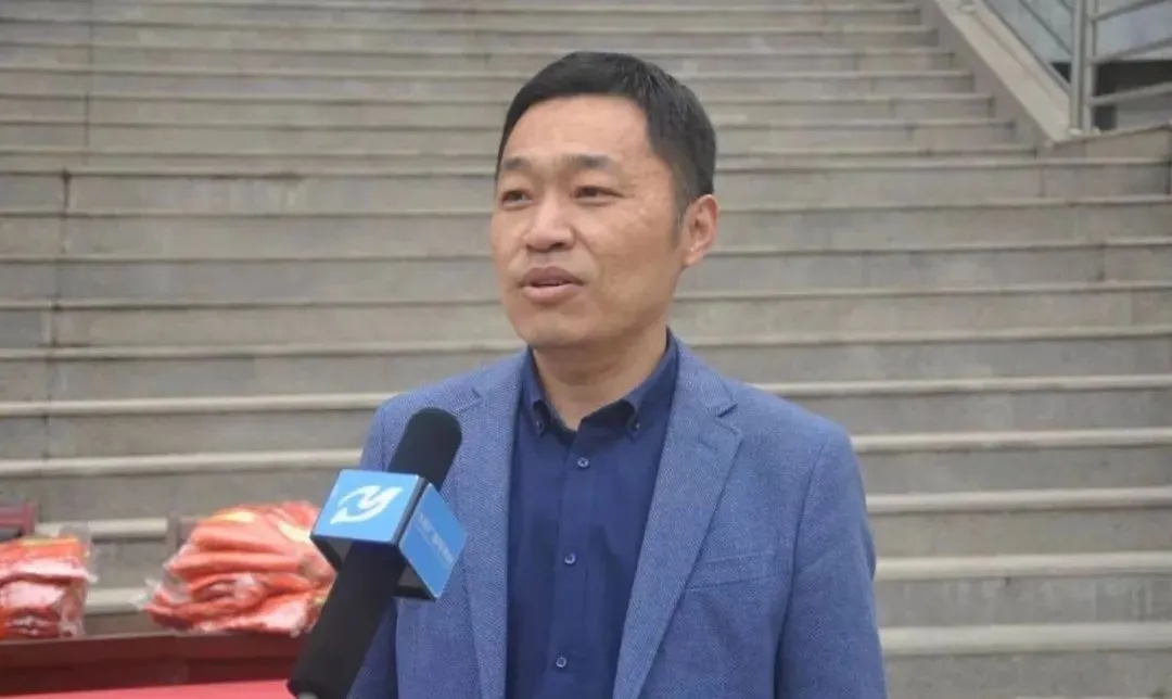 愛(ài)心傳遞 溫情捐贈(zèng)—長(zhǎng)田實(shí)業(yè)向環(huán)衛(wèi)工人捐贈(zèng)環(huán)衛(wèi)服裝1200余套