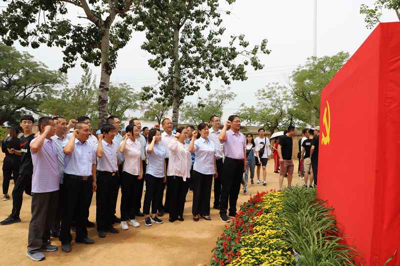 走進(jìn)革命圣地 領(lǐng)悟初心使命 —長(zhǎng)田實(shí)業(yè)黨支部開(kāi)展“慶七一”紅色教育活動(dòng)