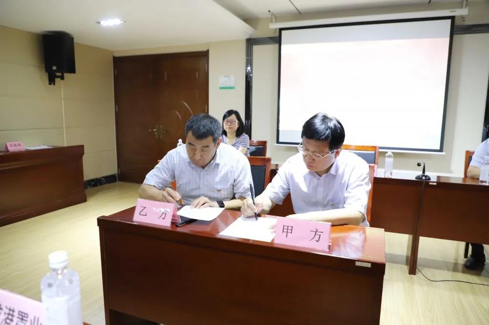 黨建聯(lián)盟聚合力 同心互聯(lián)促發(fā)展 ——濟(jì)北開發(fā)區(qū)服務(wù)類黨建聯(lián)盟企業(yè)見面會(huì)在長(zhǎng)田實(shí)業(yè)舉行