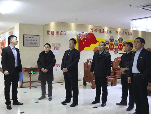 濟(jì)北開(kāi)發(fā)區(qū)管委會(huì)副主任劉佩貞等一行 蒞臨長(zhǎng)田實(shí)業(yè)視察指導(dǎo)黨建工作